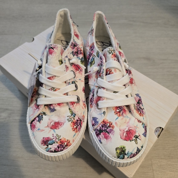 Blowfish Starbella canvas sneakers in white and floral - Picture 1 of 4